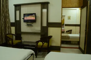 Mansarovar Hotel - Image 2