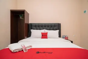RedDoorz Syariah near Lippo Plaza Sidoarjo - Image 2