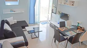 Akra Apartments - Image 2