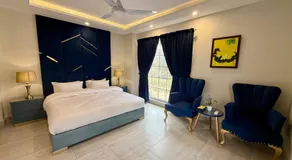 Tom's Luxury Hotel - Image 2