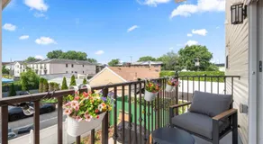 Luxury 4BR Home Near Manhattan Sleeps 12 - Image 3