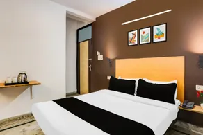 Hotel O East Punjabi Bagh Near Metro Station - Image 2