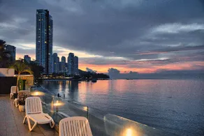 Hotel Sentral Seaview @ ​Beachfront - Image 3