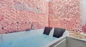 La Vie en Rose / Jacuzzi - Image 5