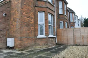 Bedford Rd Apartment Ideal for Hospital & Town Centre - Image 5