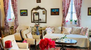 Traditional House in Pera - Image 3