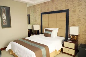 XinHua JianGuo Hotel - Image 5