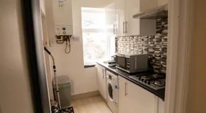 Entire 2 Bedroom Ground Floor Apartment Cardiff City Centre & Stadium - Image 3