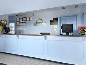 Days Inn by Wyndham Liberty NE Kansas City - Image 2