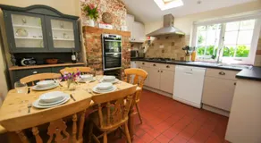 Beeches Cottage - Beautiful Garden - Parking - Image 2