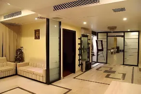 Gold Leaf Hotel - Image 5