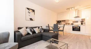 BEST PRICE - Superb Southampton City Apartments, Single Beds or King Size & Sofabed - AMAZING location close to MAYFLOWER THEATRE FREE PARKING - Image 2