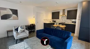 Spacious 2 Bed 2 Bath Flat with Free parking - Image 2