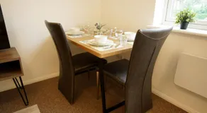 10BH Dreams Unlimited- Budget Heathrow Long stay Apartment with FREE PARKING - Image 3