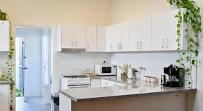Cozy Newtown Terrace - Image 2