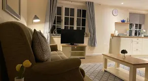 Apartment - Sleeps 2 - Pet friendly - Parking - Image 2