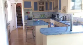Double bedroom with ensuite wet room, incl breakfast, in Woking - Image 2