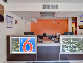 Super 8 by Wyndham Santa Rosa North - Image 4