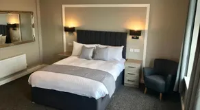 The Raven Hotel - Image 2