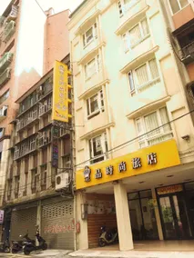 Golden Hotel - Image 5