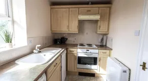 Thorley Apartment in North Swindon, Sleeps 4 in 2 bedrooms, Long Stay Disc, Parking - Image 3