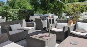 LOGIS - Hôtel & Restaurant Le Gonfalon - Image 3