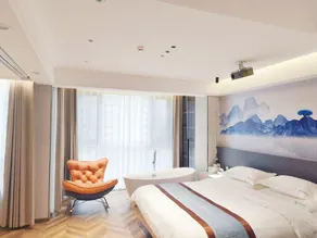 Apple Hotel - Image 2