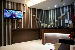 Pavilion Inn - Image 5