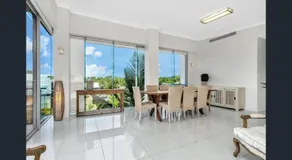 Penthouse Dunk Island Views Prime Village Location - Image 3