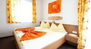 Double room, bath, toilet, facing the road - Image 2