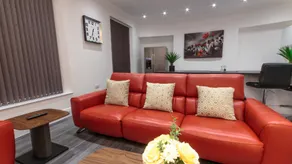 Luxury 1 bedroom top floor apartment - Image 2