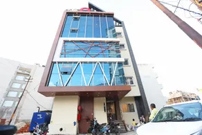 Collection O One8 Wave Mall Near Gomti Riverfront Park - Image 4