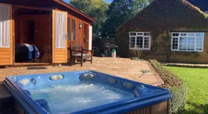 Exclusive 2 Bedroom Apartment with Summer House and Hot Tub - Image 3