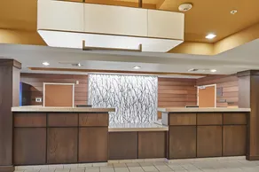 Fairfield Inn & Suites Burlington - Image 4