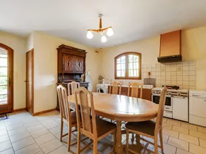 Beautiful Villa with Private Garden in Pineuilh Aquitaine - Image 4