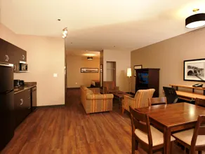 Quality Inn & Suites - Image 2