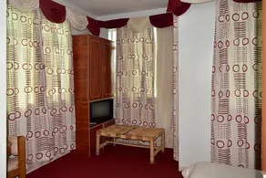 West Wood Hotel - Image 2