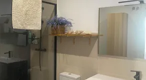 Casa grande y céntrica con piscina en zona peatonal - Image 2