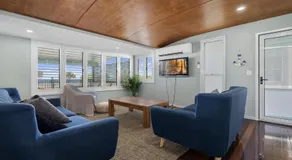 Woorim Beach House with Water Views - Image 2