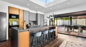 Superb Luxury 3 Bedroom House - Garden - Parking - Outdoor Playground 17P - Image 4