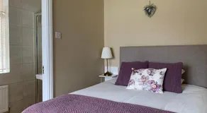 Oak Lodge - Image 2