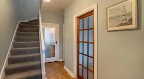 Large-2 Bed House-Free Parking - Image 5