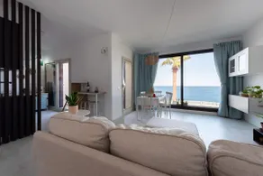 The View - Waterfront apartment with pool - Image 2