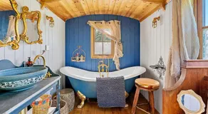 Finest Retreats- Shepherds Hut at Hilltop Farm - Image 2
