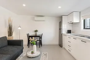 Comfy Studio near Racecourse, Dining & CBD Trains - Image 4