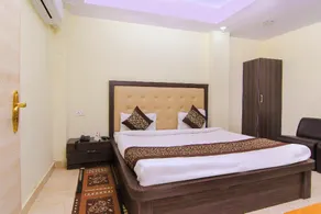 OYO Flagship Hotel Cz Near Phoenix United Lucknow - Image 2