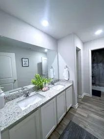 5 bedroom house 6 Queen Beds, king suite & Office - Image 2