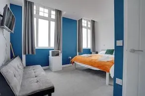 Homesly Guest Rooms, Comfortable En-suite Guest Rooms with Free Parking and Self Check-in - Image 4