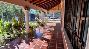 Casa familiar estilo colonial a metros del lago - Image 4