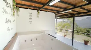 Deluxe Glamping Domo - Image 2